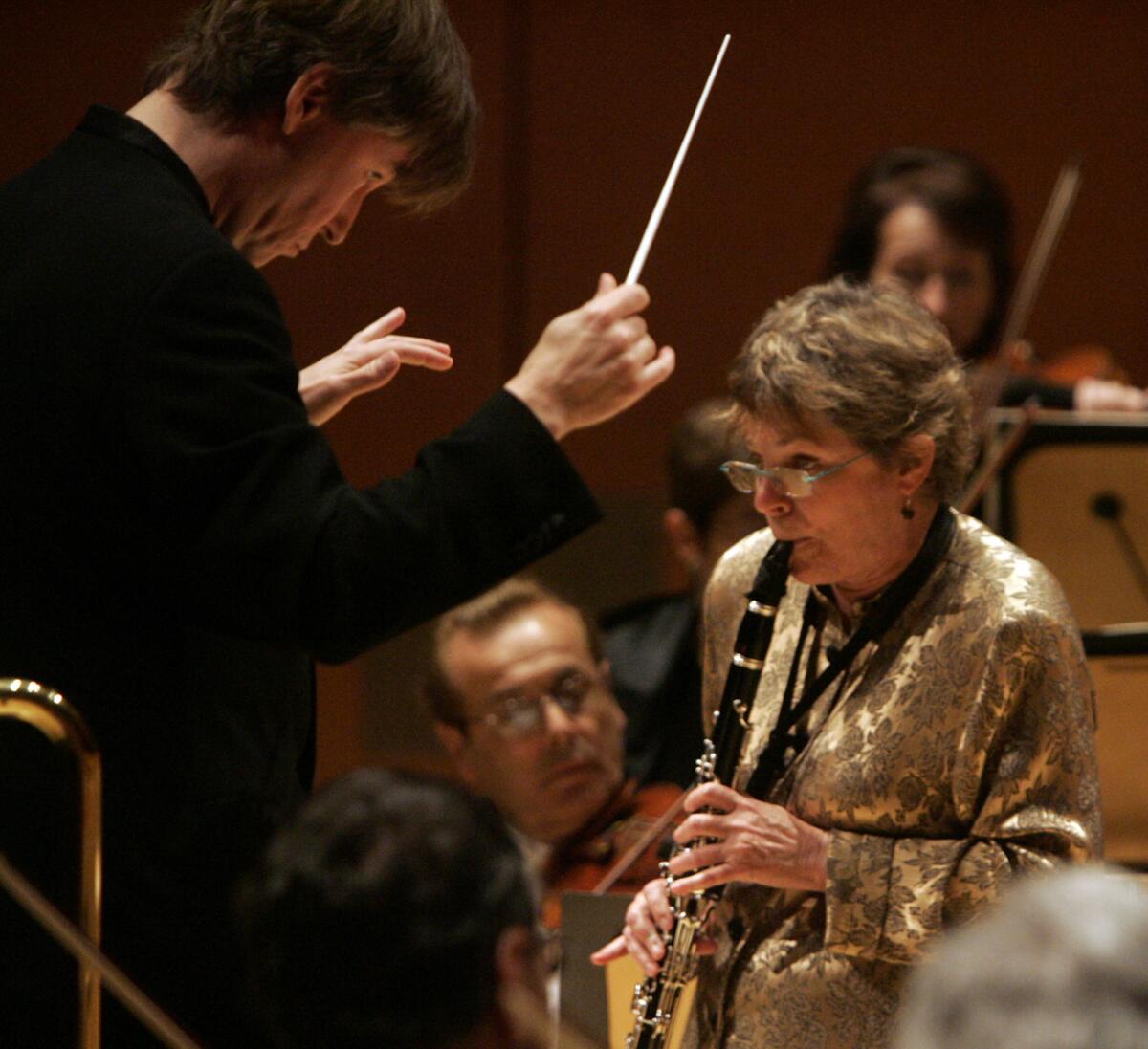 Los Angeles Philharmonic Conductor Esa–Pekka Salonen, left, directs clarinetist Michele Zukovsky during a performance of Mozart's Clarinet Concerto in A major at the Walt Disney Concert Hall on April 24, 2008. Zukovsky will retire at the end of the year.