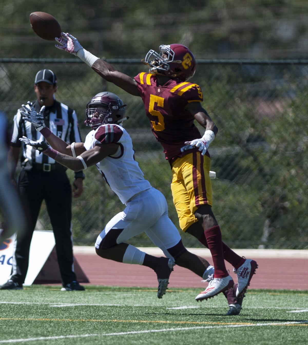 Glendale Community College’s Torres Ingraham breaks up a pass intended for Antelope Valley College’s Jaylen Sargent during Saturday's game at GCC. (Photo by Miguel Vasconcellos)