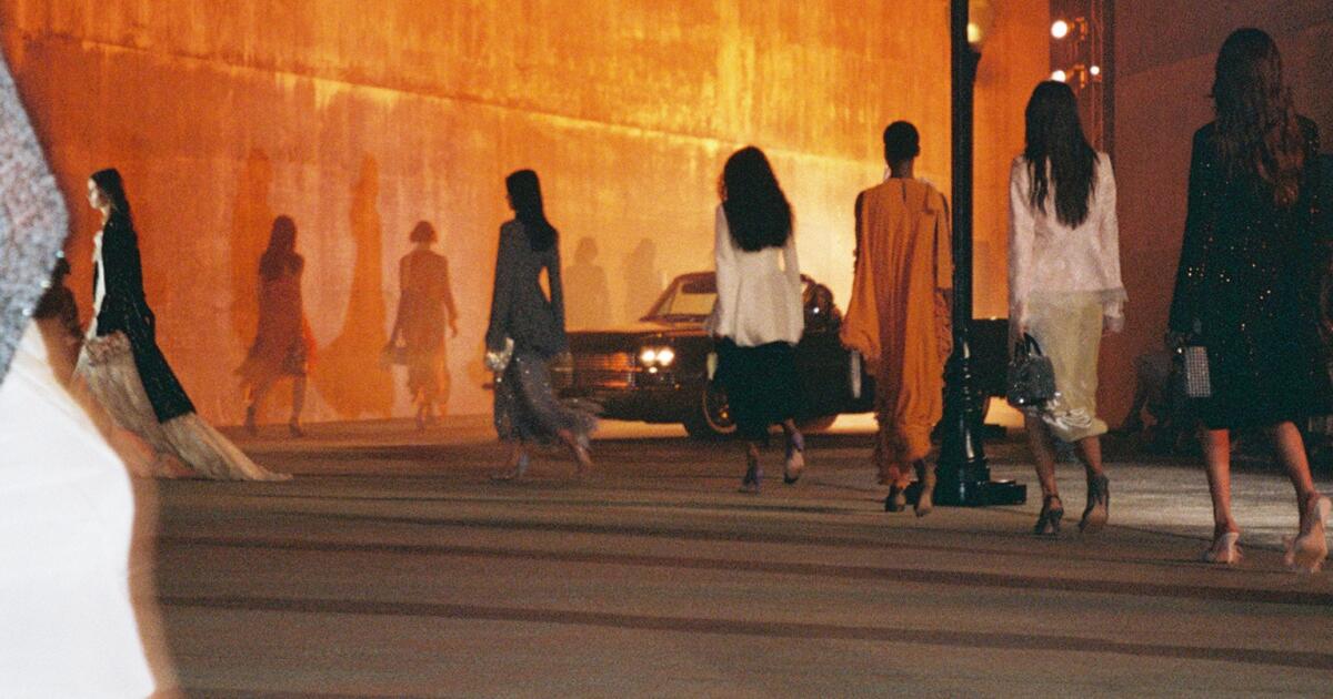 Photos du défilé Dior Croisière de Jonathan Anderson au LACMA