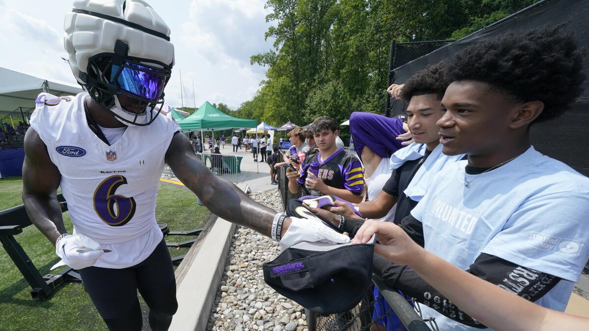 Ravens linebacker Patrick Queen is taking his contract year in