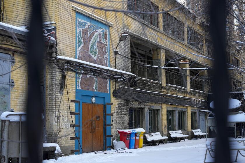 Esta fotografía del miércoles 10 de enero de 2024, muestra el club nocturno "Mutabor" cerrado, donde se celebró una fiesta en diciembre que provocó un gran escándalo público en Moscú, Rusia. (AP Foto/Alexander Zemlianichenko)