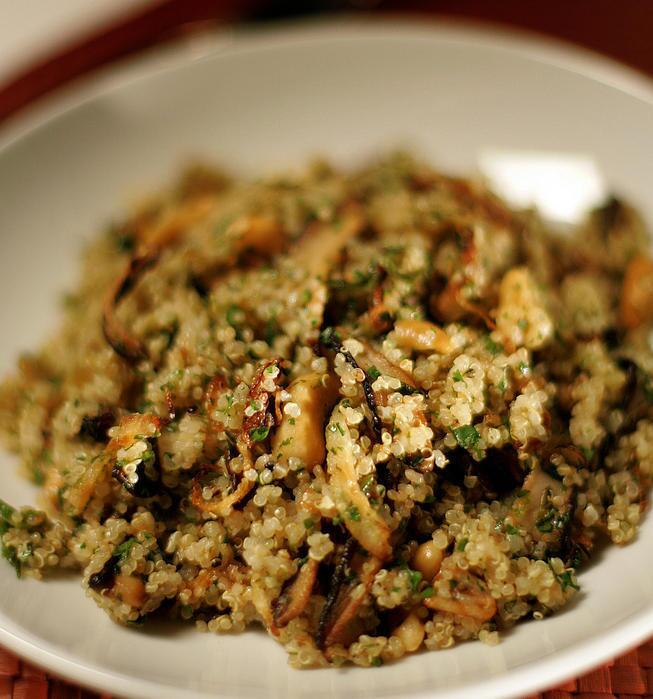 Quinoa with shiitakes, fennel and cashews