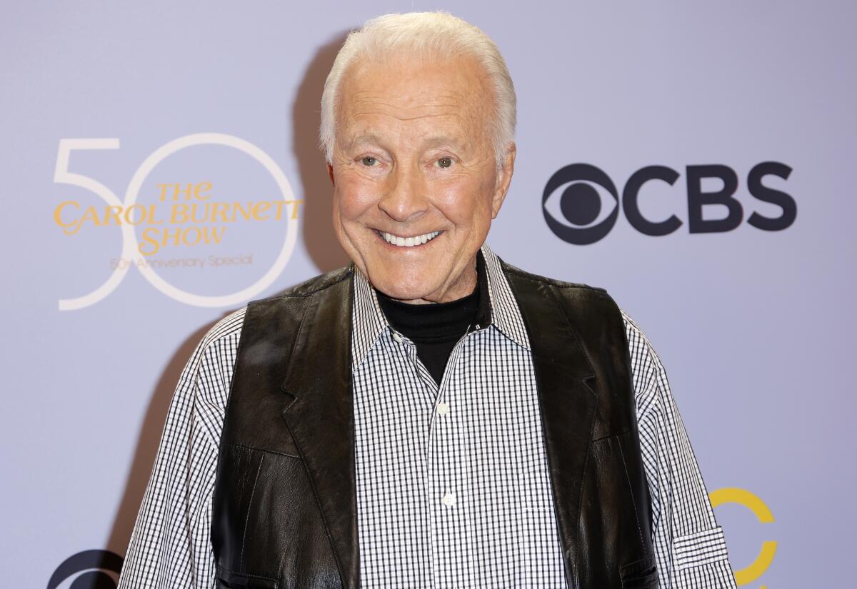 Lyle Waggoner arrives at "The Carol Burnett 50th Anniversary Special" in Los Angeles in 2017.