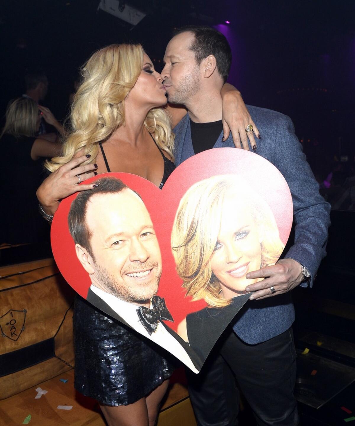 Jenny McCarthy and Donnie Wahlberg get romantic at 1 OAK Nightclub.