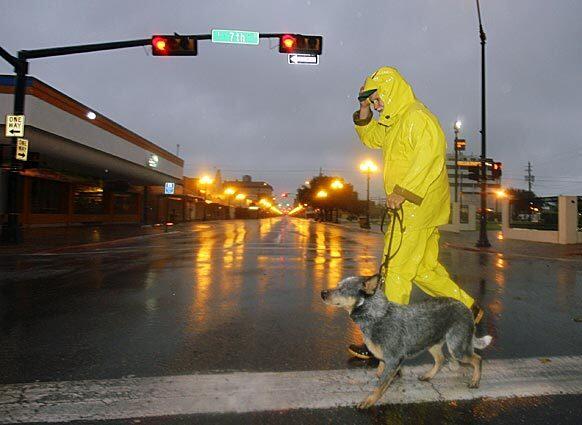 Hurricane Dolly lashes Gulf Coast