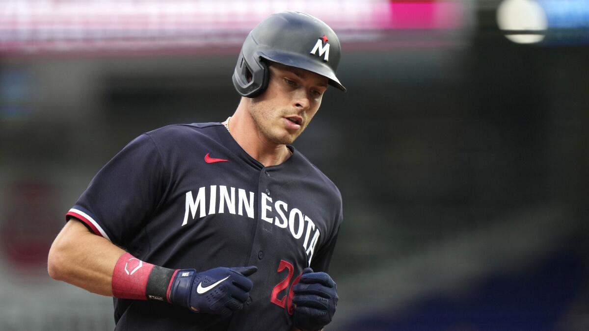 Max Kepler exits game with injury, 04/03/2023