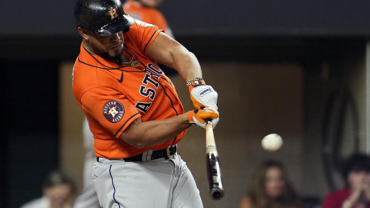 Air Yordan: Álvarez hits 2-run homer in Astros' Game 5 win