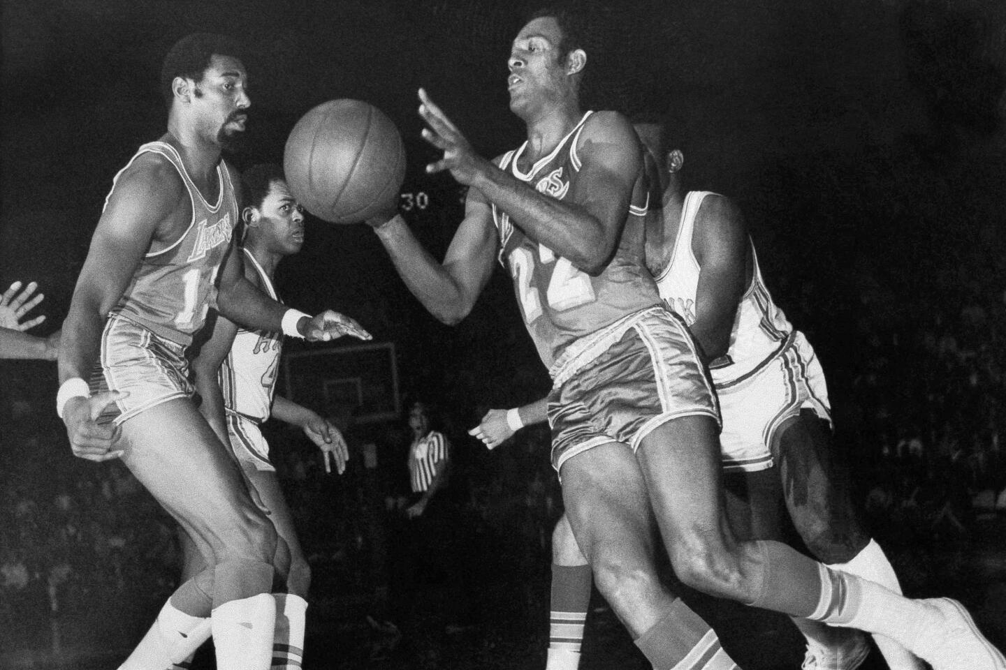 LA Lakers' Hall of Famer Elgin Baylor dies – Action News Jax