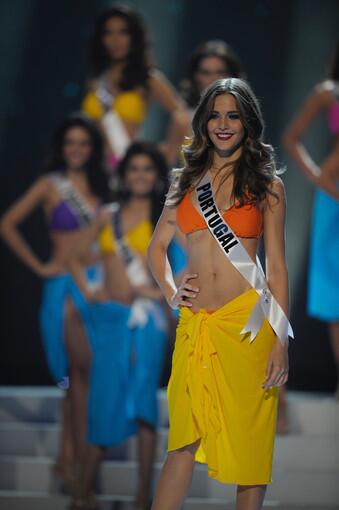 Swimsuit: Miss Portugal 2011 Laura Goncalves