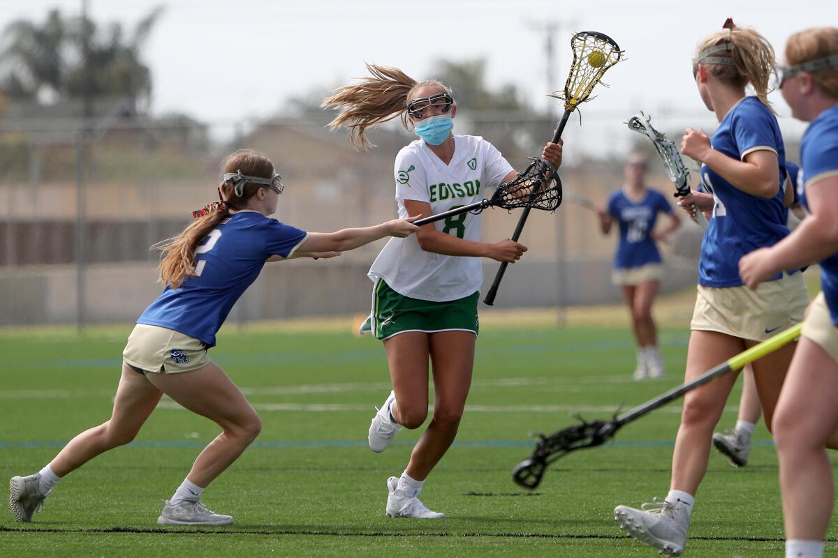 Edison's Sydney Hoggard, center, competes against Santa Margarita's Lily Matteson, left.