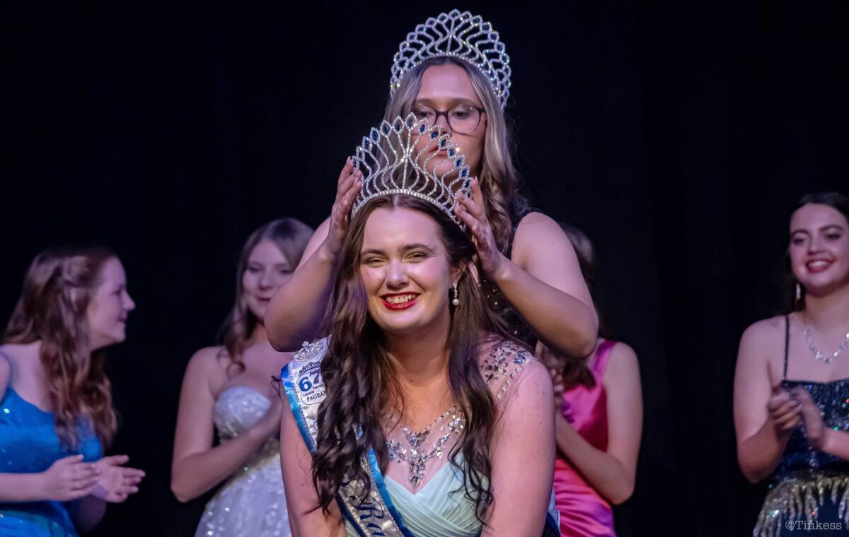 Miss Ramona 2023, Francess Stromberg, accepts her crown from the outgoing Miss Ramona 2022, Rachel Kelly.