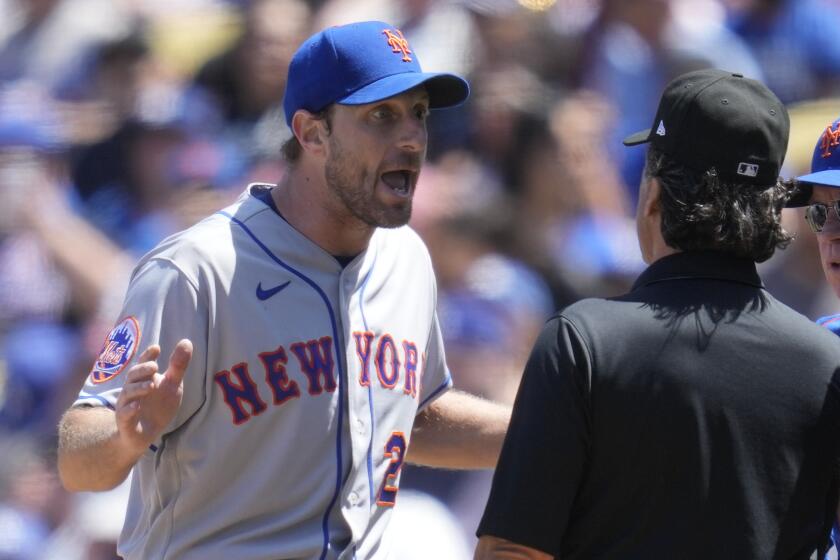New York Mets starting pitcher Max Scherzer (21) and manager Buck Showalter dispute a call from umpire Phil Cuzzi.