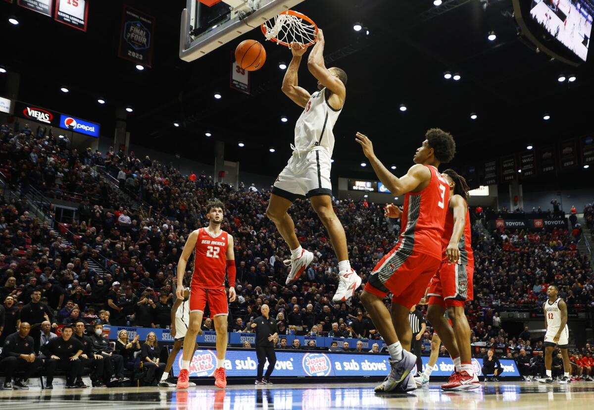San Diego State's Jaedon LeDee shoots the ball against New Mexico.
