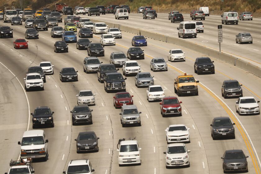 LOS ANGELES, CA – AUGUST 2, 2018: The 405 Freeway traffic in the Sepulveda Pass in Los Angeles mid day August 2, 2018 as there is word that President Trump will challenge California's gas mileage law for auto manufacturers. (Al Seib / Los Angeles Times)