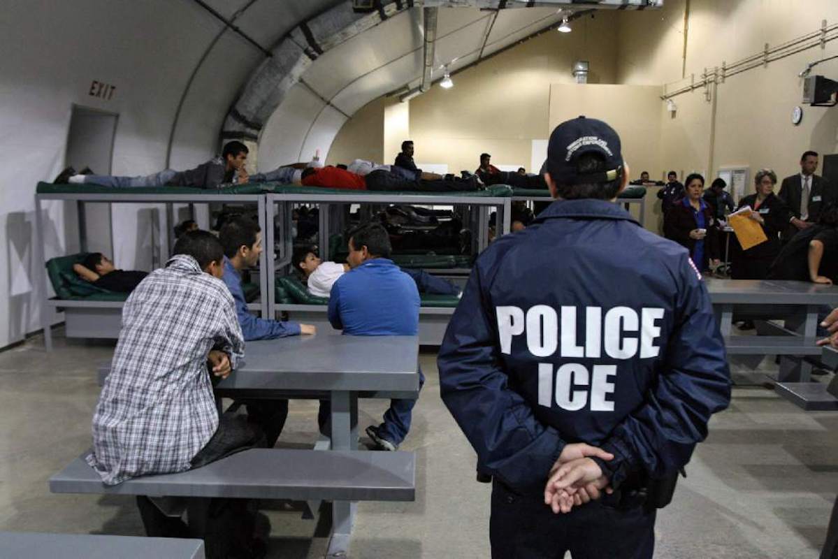 Por riesgo de coronavirus juez ordena liberación de migrantes detenidos; ICE  considera soltar más - Los Angeles Times