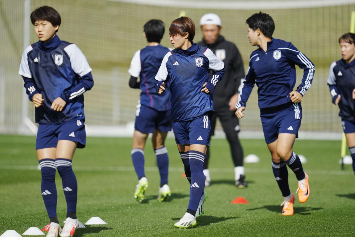 La jugadoras de Japón durante un entrenamiento previo al partido contra Suecia por los cuartos de final 
