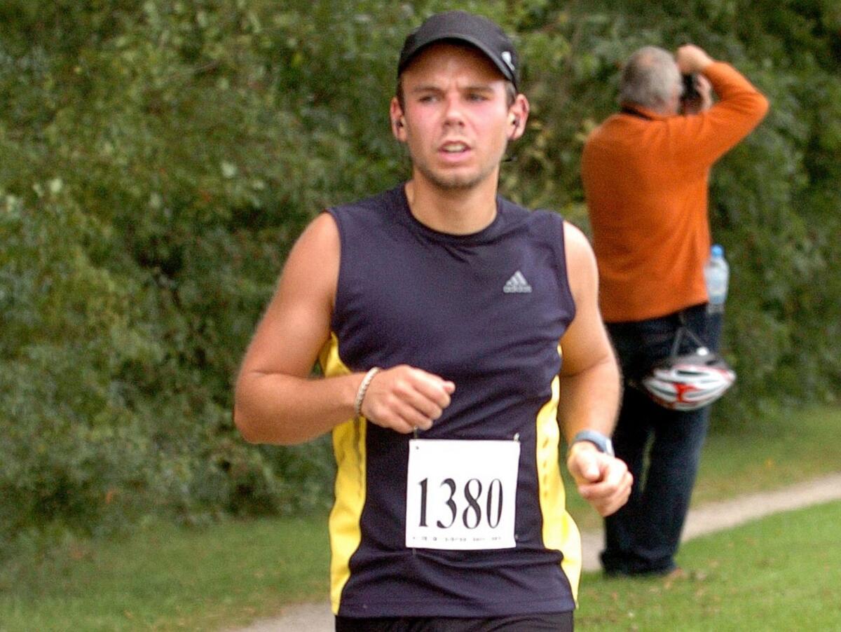 Andreas Lubitz, co-pilot of Germanwings flight 4U9525, runs during the Aerportrace in Hamburg, Germany, 13 September 2009.