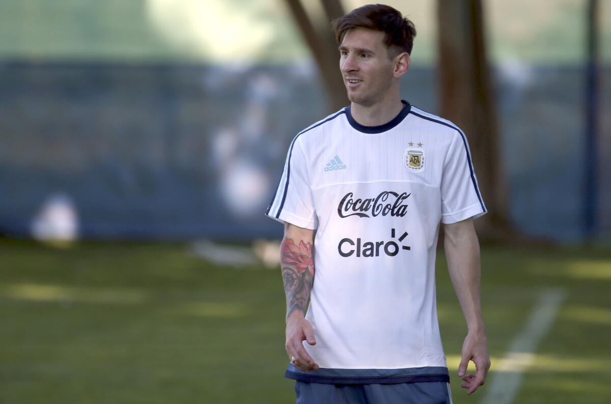 Lionel Messi entrena con la selección de Argentina en La Serena, Chile previo al arranque de la Copa América.