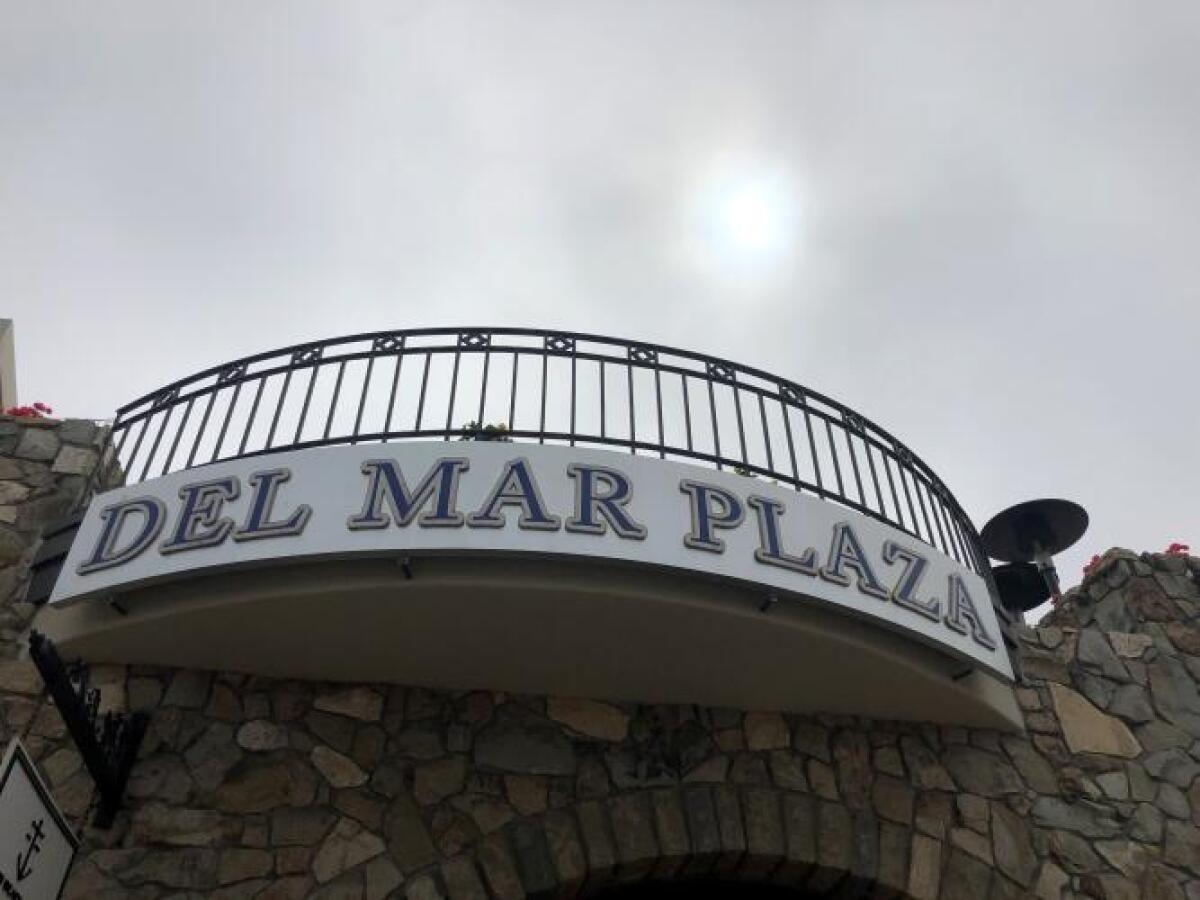 Del Mar Plaza's current Seaside Sessions series features local ...