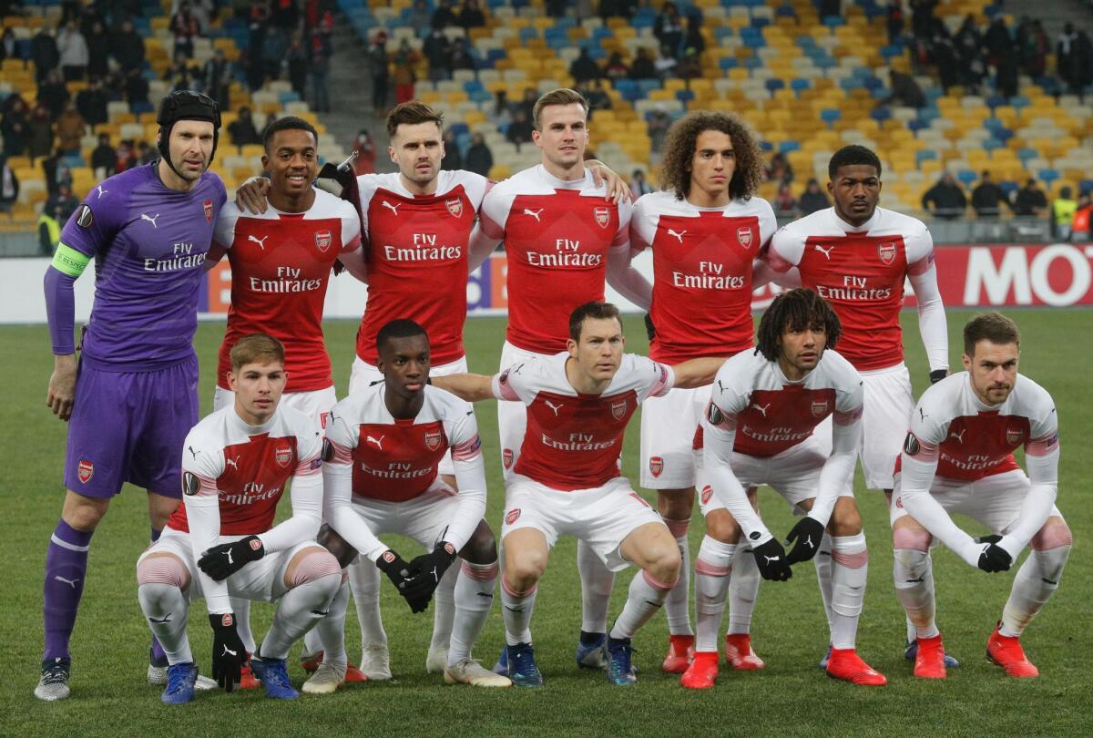 Jugadores de Arsenal posan en el partido del grupo E de la Liga Europa entre FC Vorskla Poltava y Arsenal FC, en Kiev