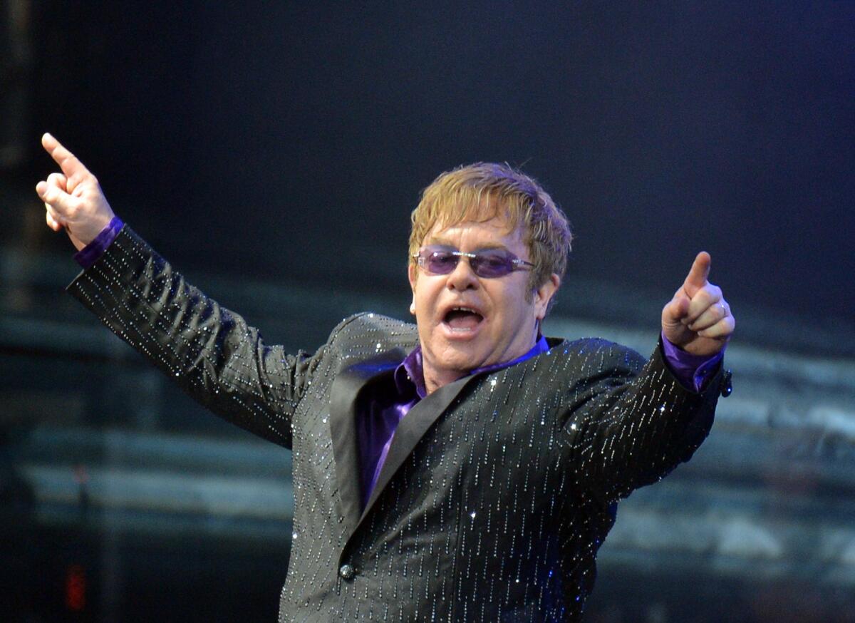 El cantante Elton John fue sincero en cuanto a varios detalles de su vida privada.