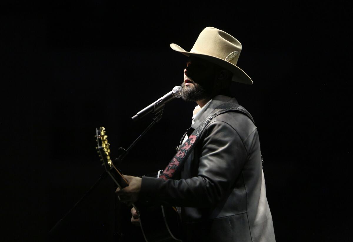 Carin Leon solo cantará como invitado de The Rolling Stones en su presentación de Glendale, Arizona.