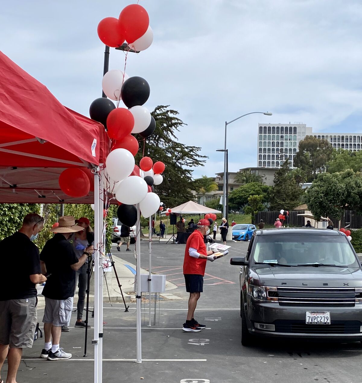 The La Jolla High School Class of 2020 received yard signs and other gifts as part of its June 2 celebration.