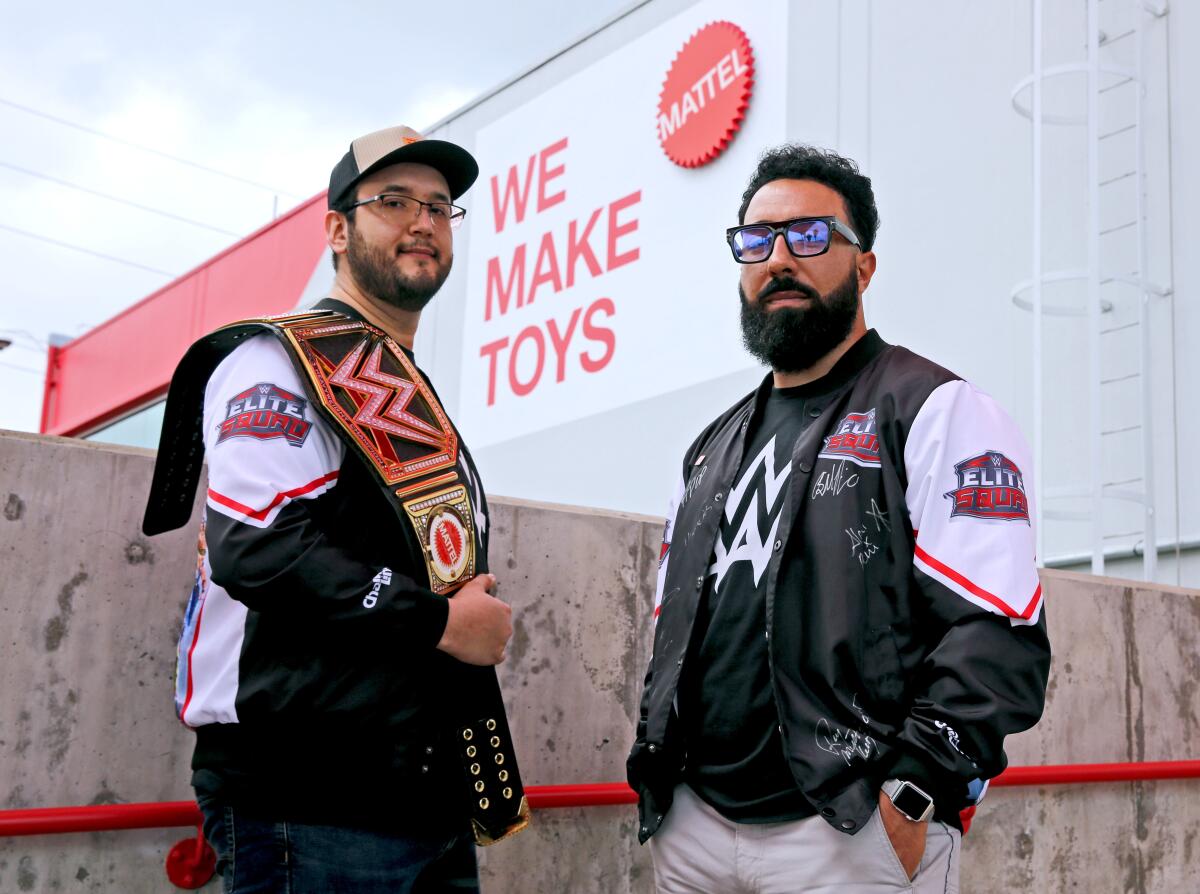 Dos diseñadores latinos cumplen su sueño con WWE y Mattel - Los Angeles  Times