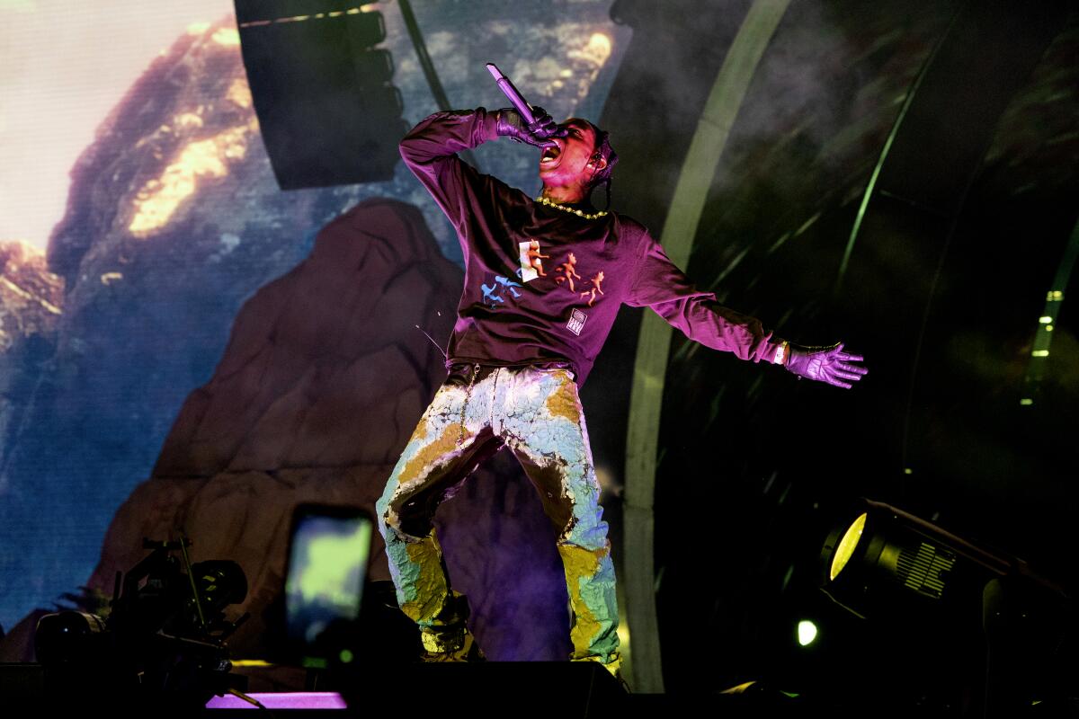 Travis Scott Outfit from November 1, 2021, WHAT'S ON THE STAR?