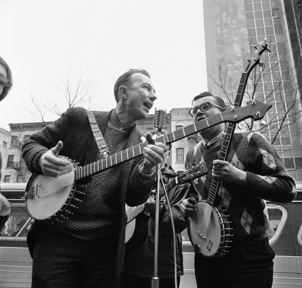 Pete Seeger, left, performing at the Rally for Détente at Carnegie Hall in New York in 1975.