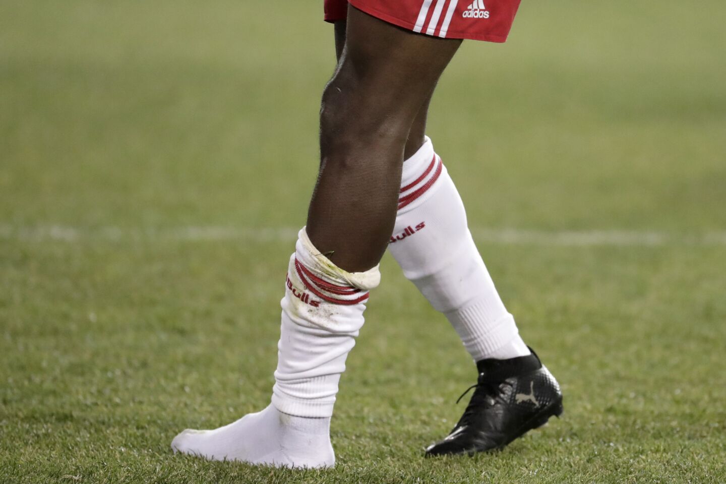New York Red Bulls forward Bradley Wright-Phillips loses a boot while competing against Guadalajara during the first half of the second leg of a CONCACAF Champions League soccer semifinal. Tuesday, April 10, 2018, in Harrison, N.J. (AP Photo/Julio Cortez)