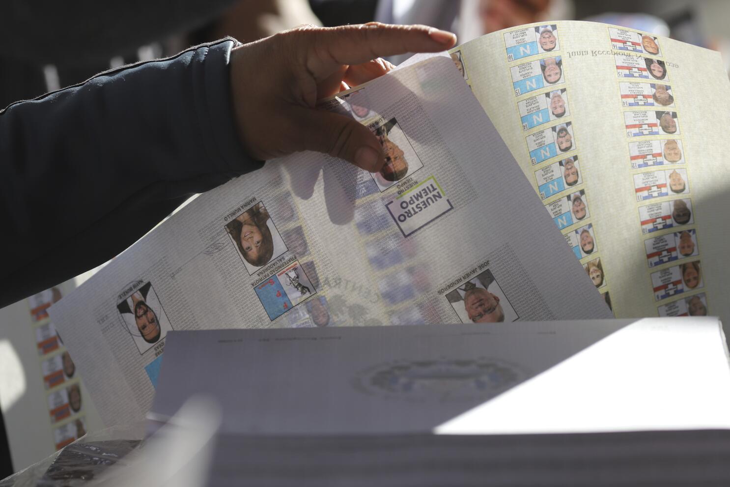 En medio de denuncias, El Salvador continúa el escrutinio final para  elección de diputados - Los Angeles Times