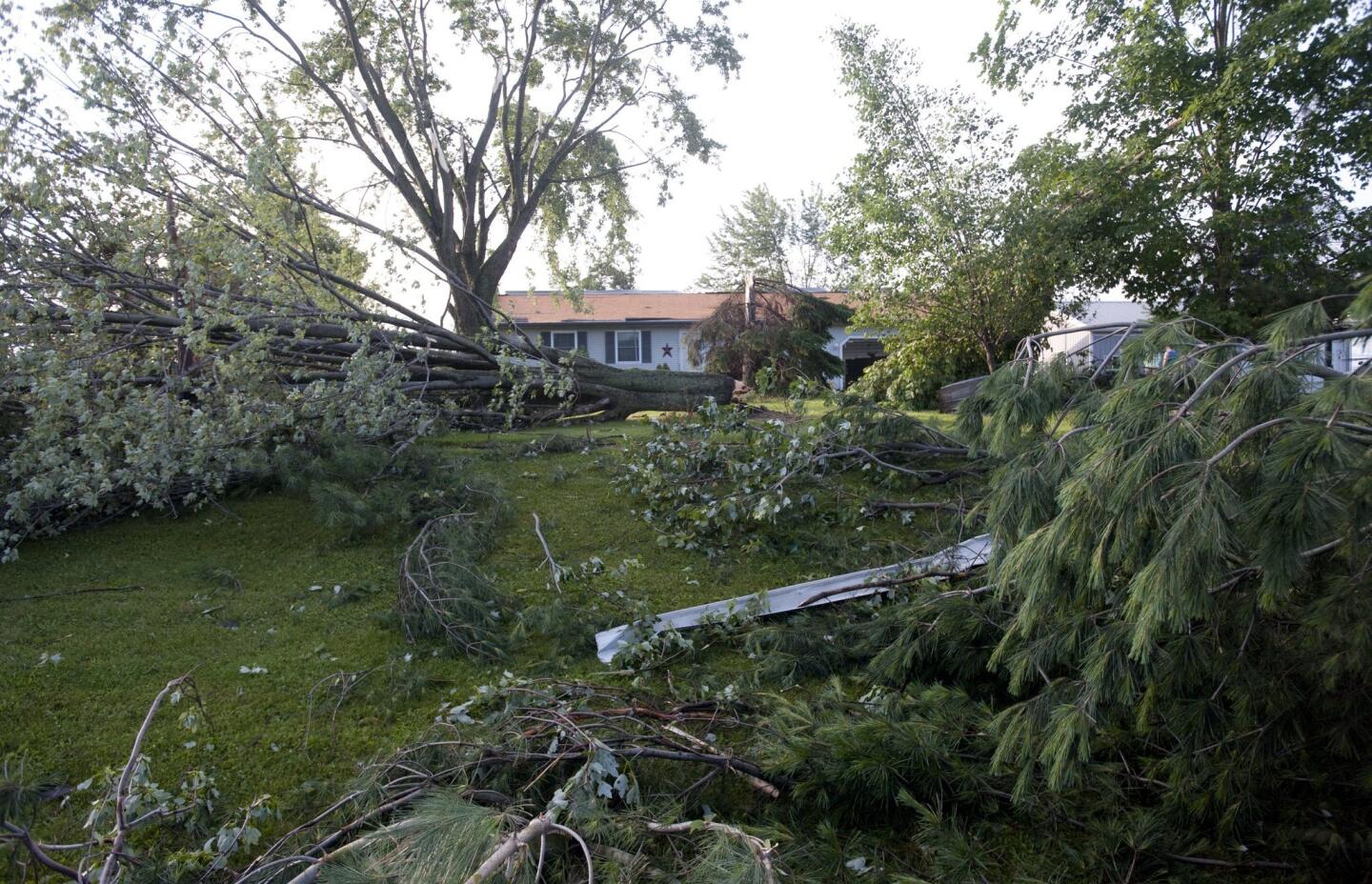 Severe weather, tornadoes blow through Midwest