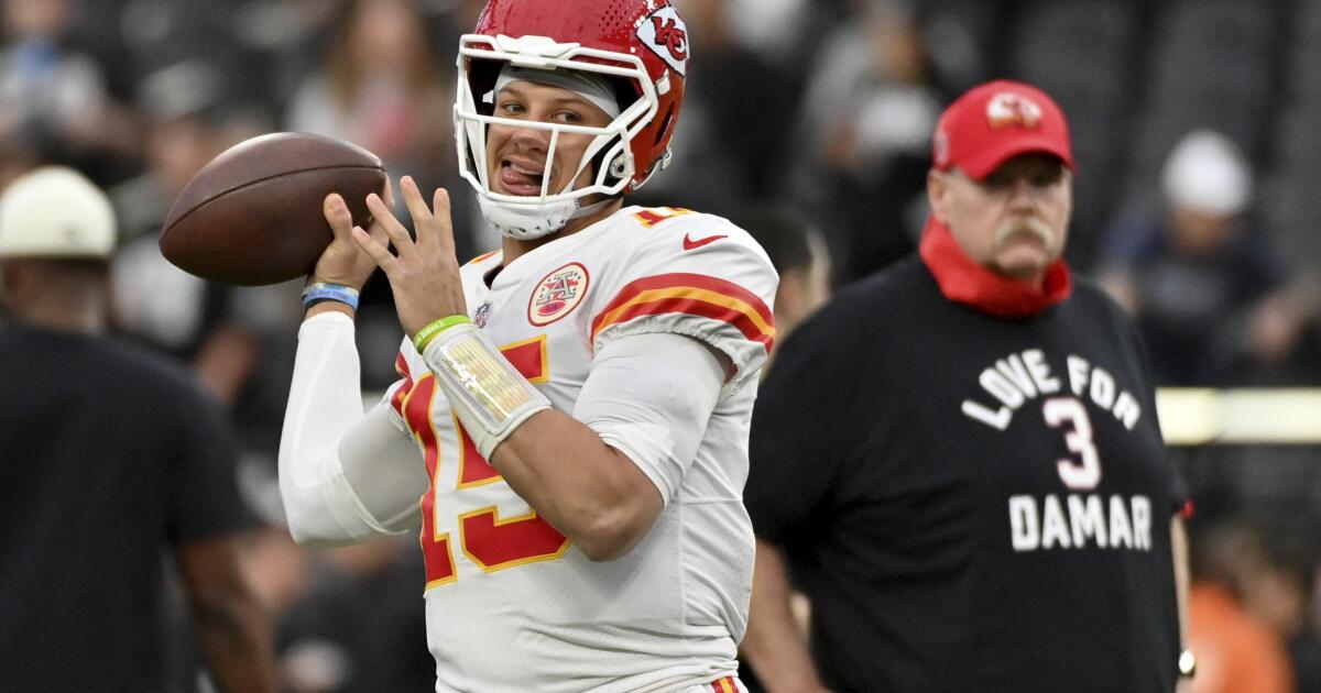 Patrick Mahomes has more magic, leads Chiefs for a last-minute TD and win  over Chargers