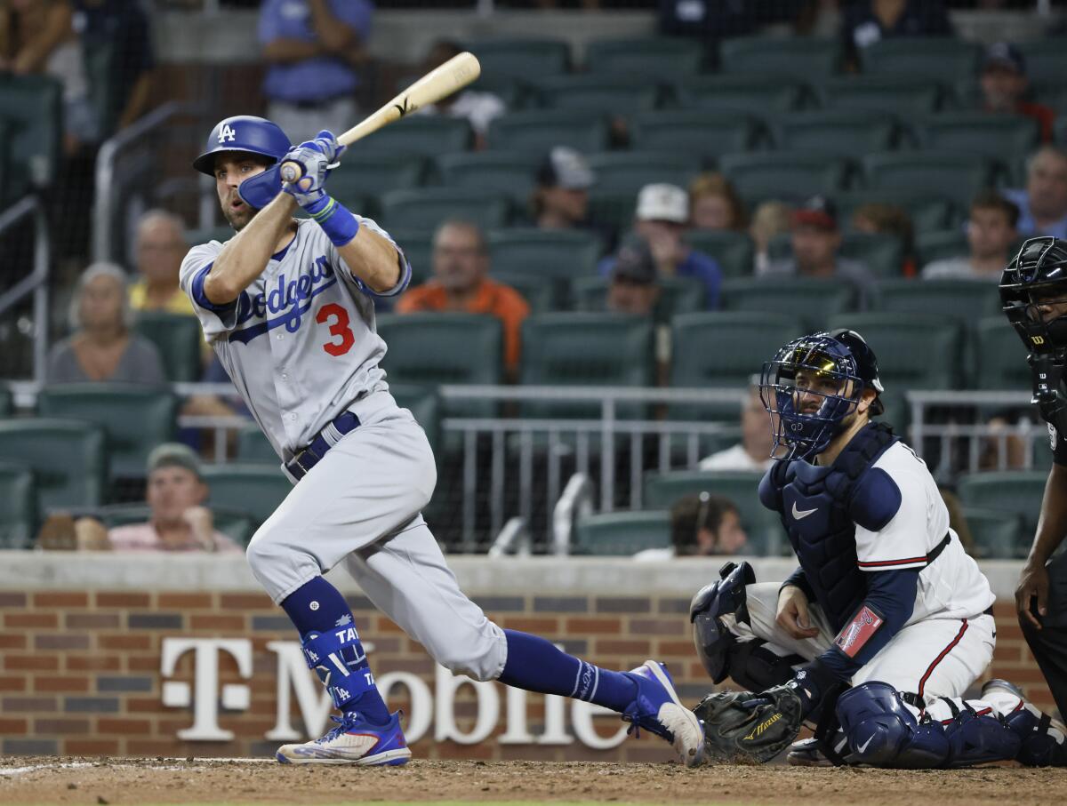Chris Taylor hits a run-scoring double for the Dodgers during the 11th inning against the Braves.