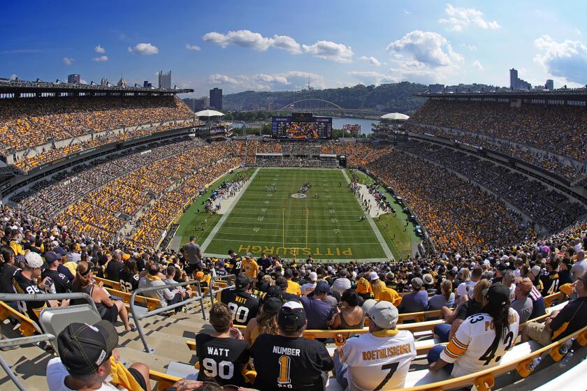 The Pittsburgh Steelers face the New England Patriots during an NFL football game at Acrisure Stadium in Pittsburgh, Sunday, Sept. 18, 2022. (AP Photo/Don Wright)
