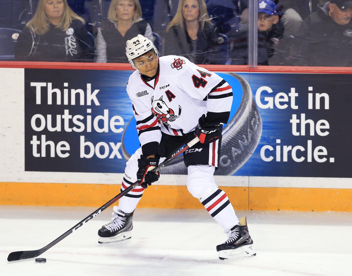 Niagara Ice Dogs forward Akil Thomas looks to pass during an OHL game against the Sudbury Wolves in St. Catharines, Canada, in October 2018.