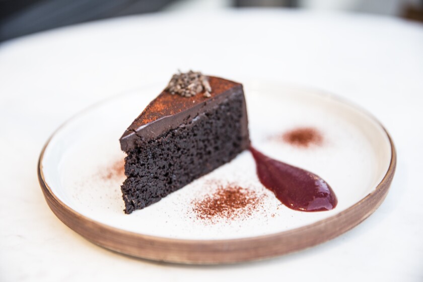 Kakawa y pastel de chocolate para incubar en Wolf in the Woods en Mission Hills.