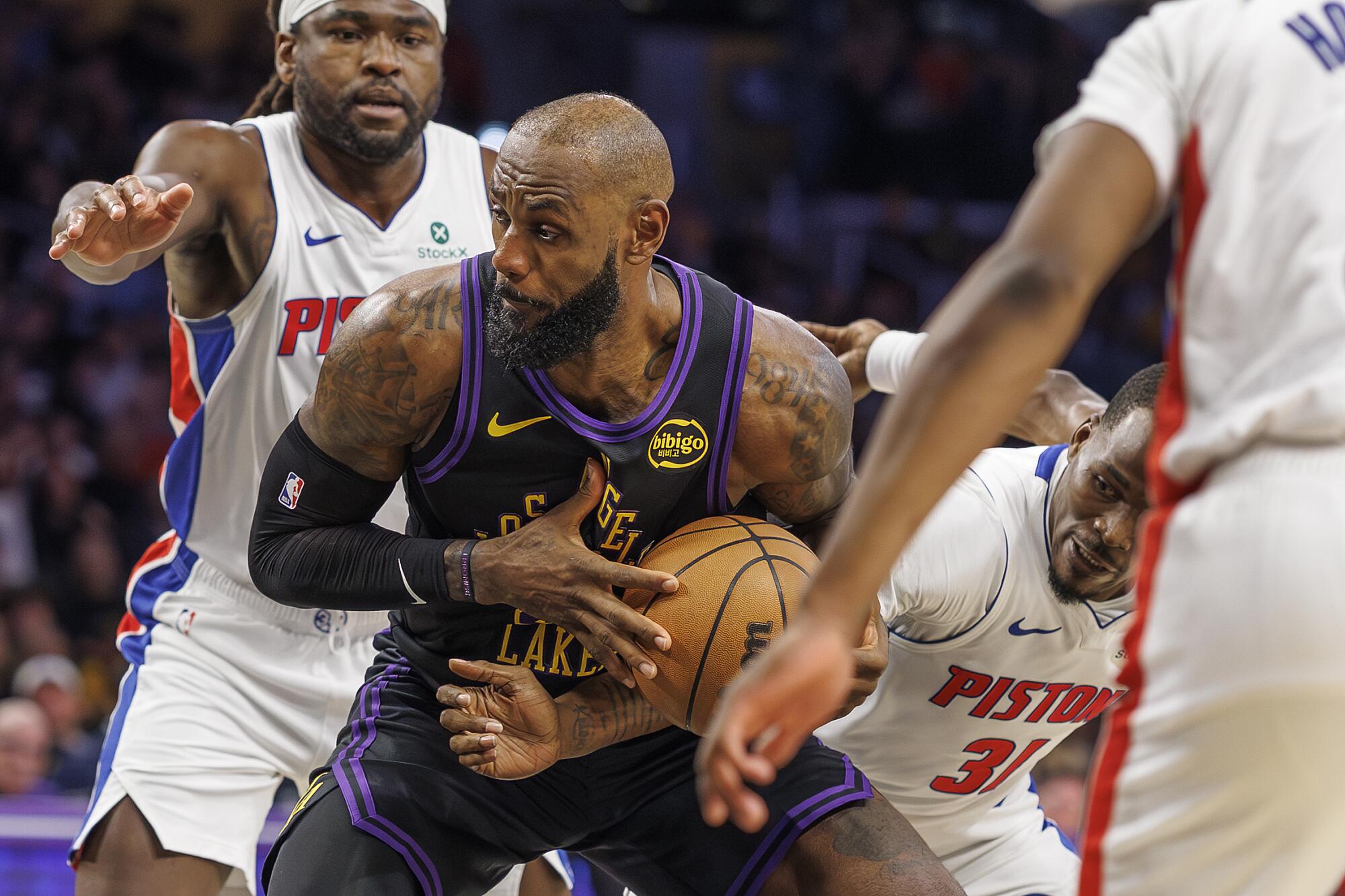 Lakers, LeBron James'in doğum gününde Pistons'a mağlup oldu