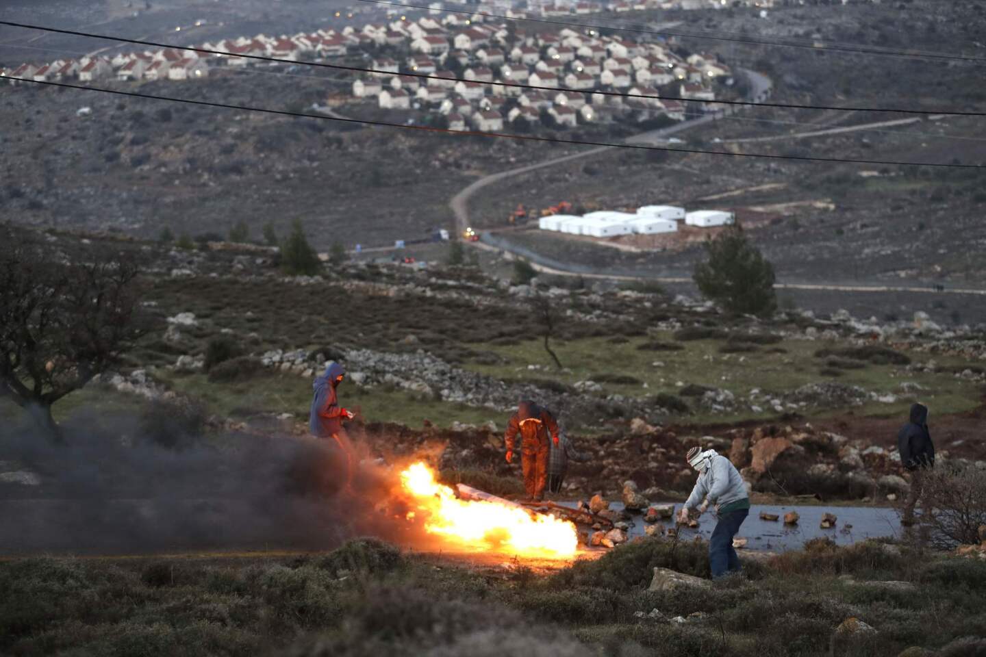 Israeli forces evacuate settlers from West Bank outpost of Amona