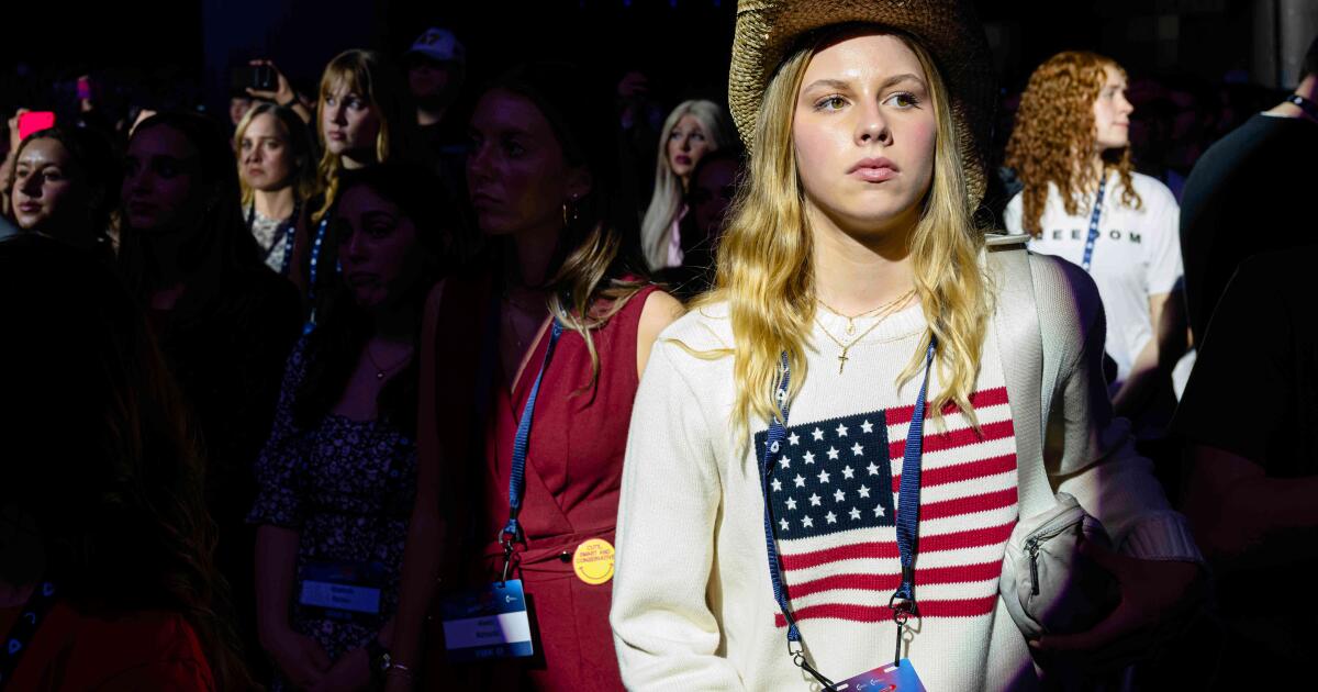 Jovens mulheres conservadoras encontram um lar em Turning Point com a viúva de Charlie Kirk Jovens mulheres conservadoras encontram um lar em Turning Point com a viúva de Charlie Kirk