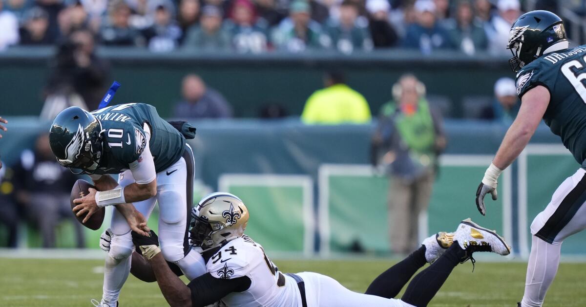 Eagles try to strengthen playoff spot; Saints play for one