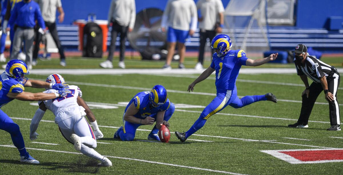  Johnny Hekker holds for Rams placekicker Samuel Sloman against Buffalo in Week 3. 