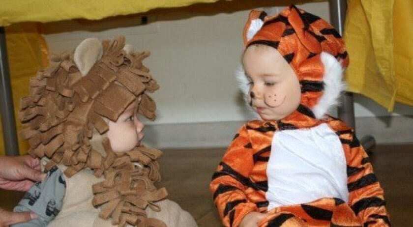 Tots Hudson Hostoft and Colin Haney check out each other’s costumes. (Photo: Karen Billing)
