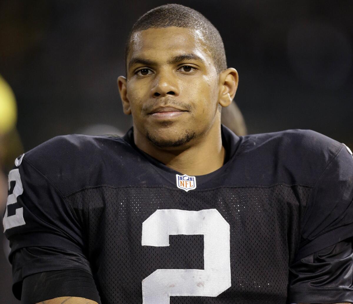 The Oakland Raiders traded backup quarterback Terrelle Pryor to the Seattle Seahawks on Monday.
