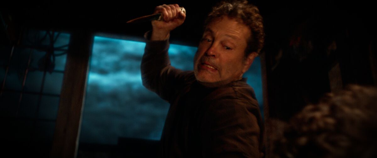 Vince Vaughn playing a serial killer attacking someone with a dagger