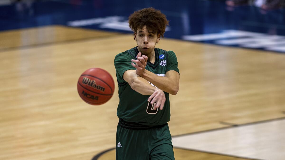 Ohio guard Jason Preston makes a pass.