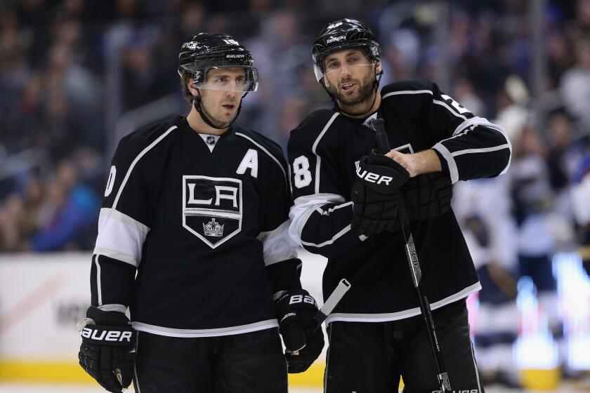 Former Kings Mike Richards (10) and Jarret Stoll (28) talk during a 2013 game against the Blues.