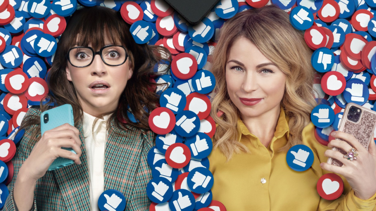 Ludwika Paleta Y Regina Blandon Se Enfrentan Sin Piedad En Esta Guerra De Likes Los Angeles Times