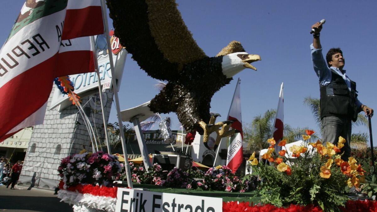 TV star Erik Estrada at the 2007 Mother Goose Parade in El Cajon — Peggy Peattie